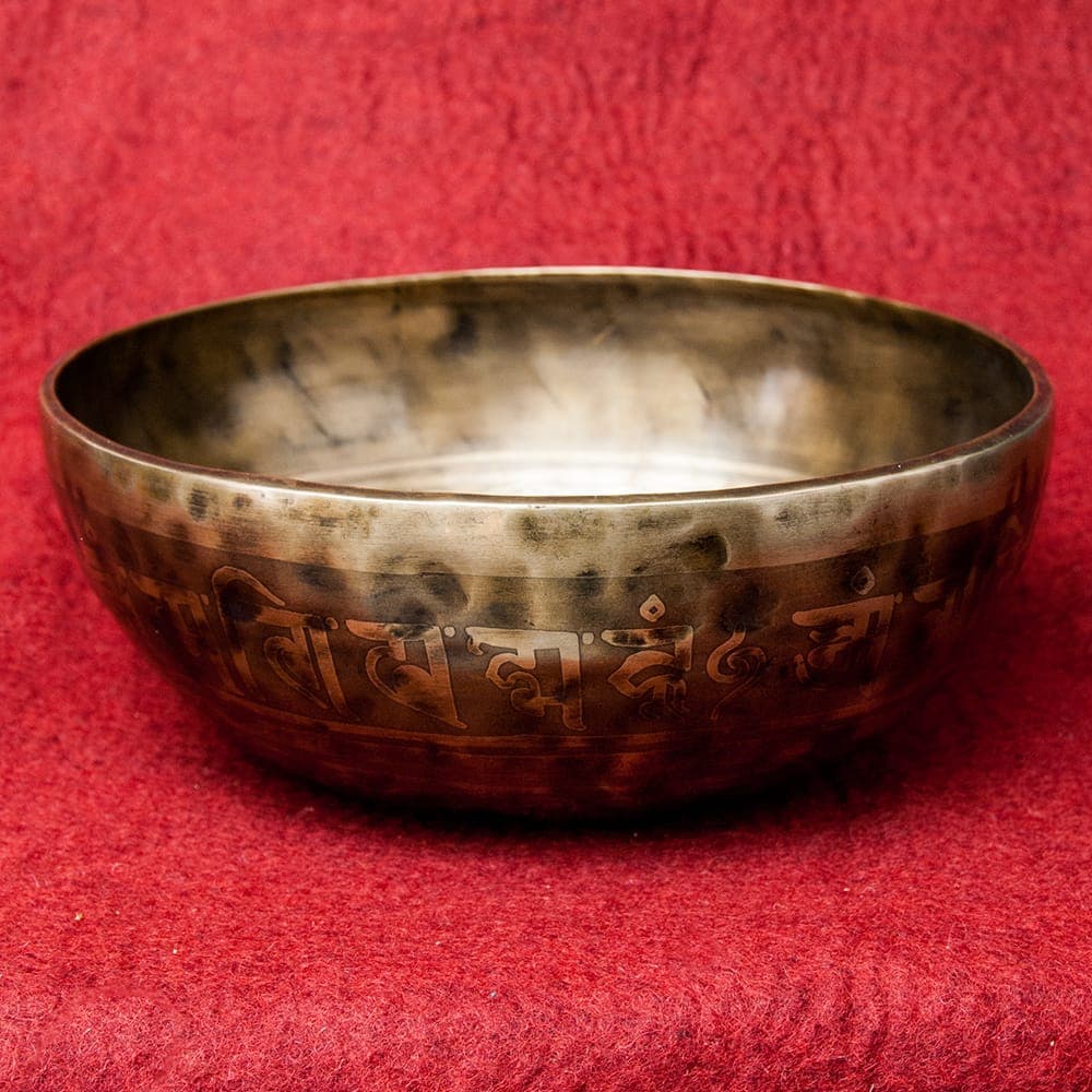 Tibetan antique singing bowl [Scale: E] - 2