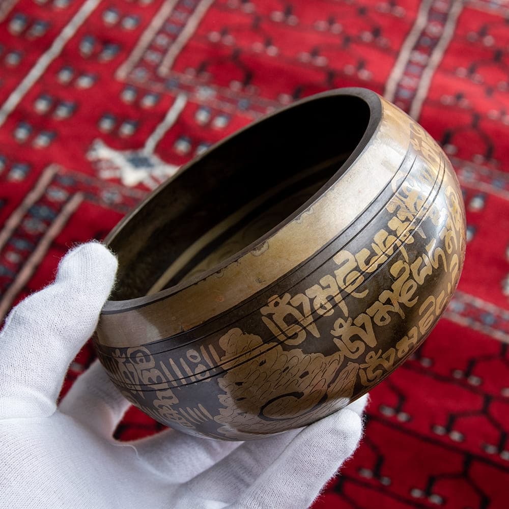 Tibetan singing bowl with hand-carved pattern - 2