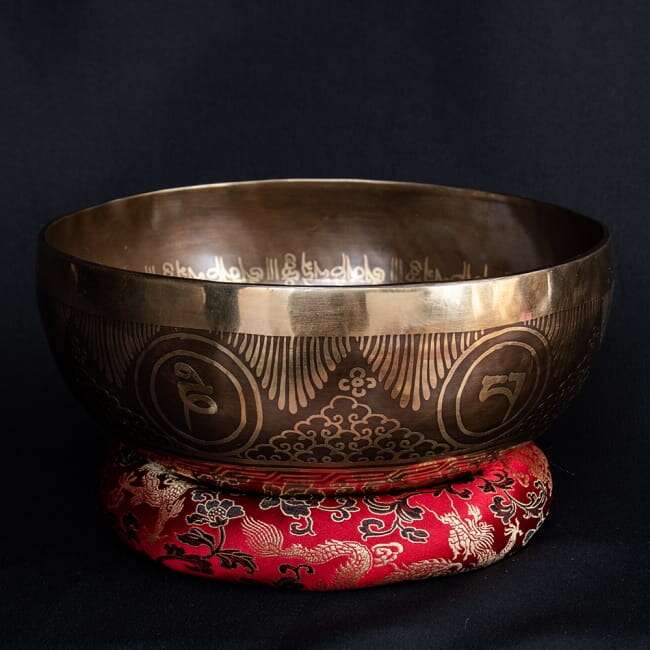 Tibetan antique singing bowl [Scale: A]